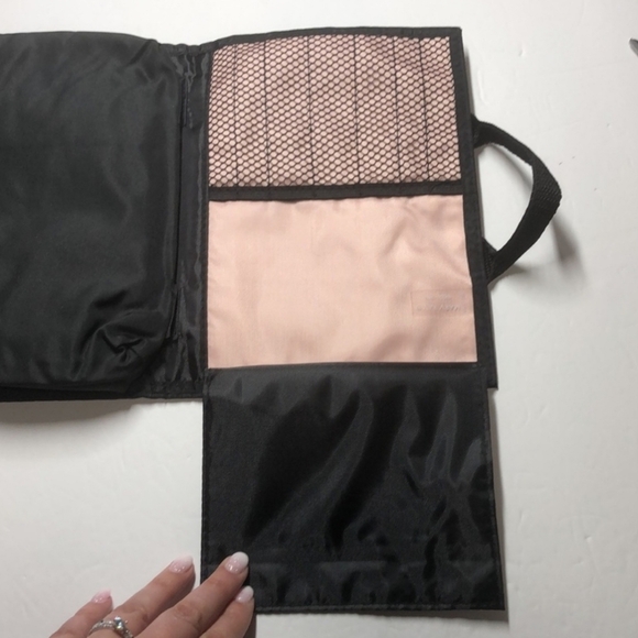 Mary Kay black makeup travel bag New - Picture 6 of 8
